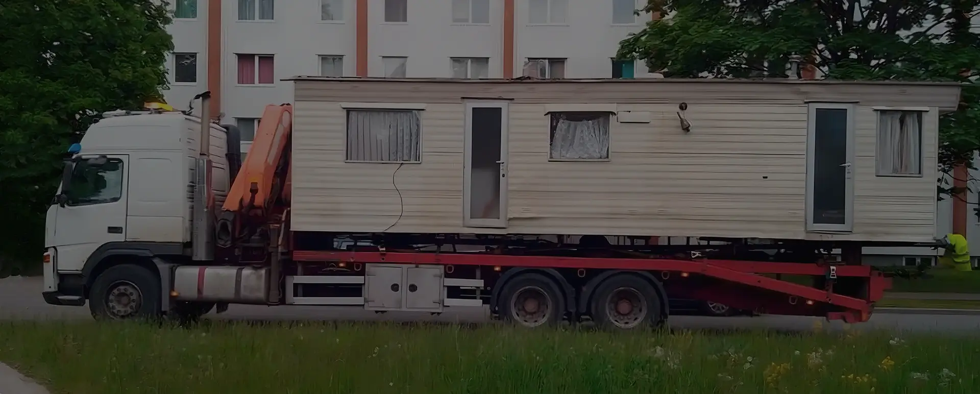 Получить онлайн цены на доставку низким тралом дом вагона в городе Стерлитамак (Приволжский округ - Республика Башкортостан - Башкирия) на сайте самостоятельно